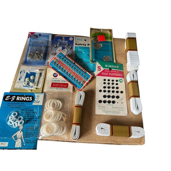 VTG Sewing Notions Lot Singer Boye DeLong Newey Hooks Rings Snaps Elastic USA - Picture 1 of 6